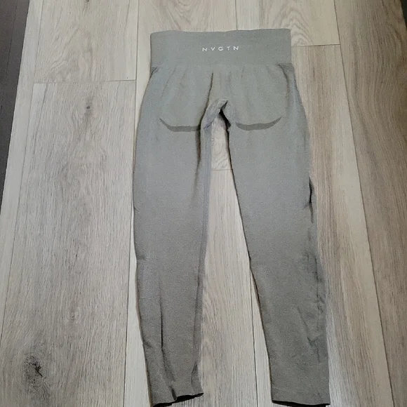 NVGTN Khaki Green Curve Seamless Leggings Size S - Picture 2 of 4